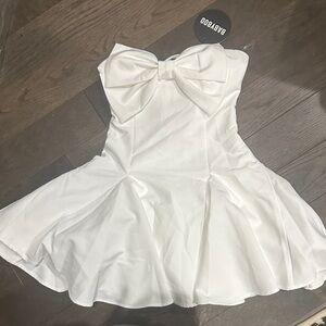 Chic White Mini Dress with Bow by BABYBOO never worn